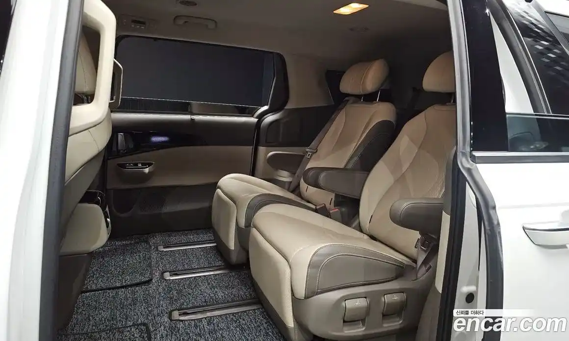 Kia Canival 2023 3.5 Автомат в Москве № 614126, фото 12