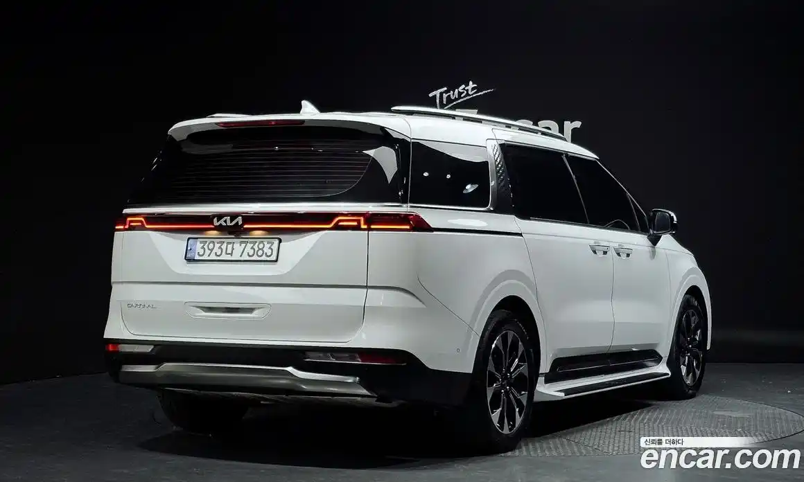 Kia Canival 2023 3.5 Автомат в Москве № 614126, фото 2