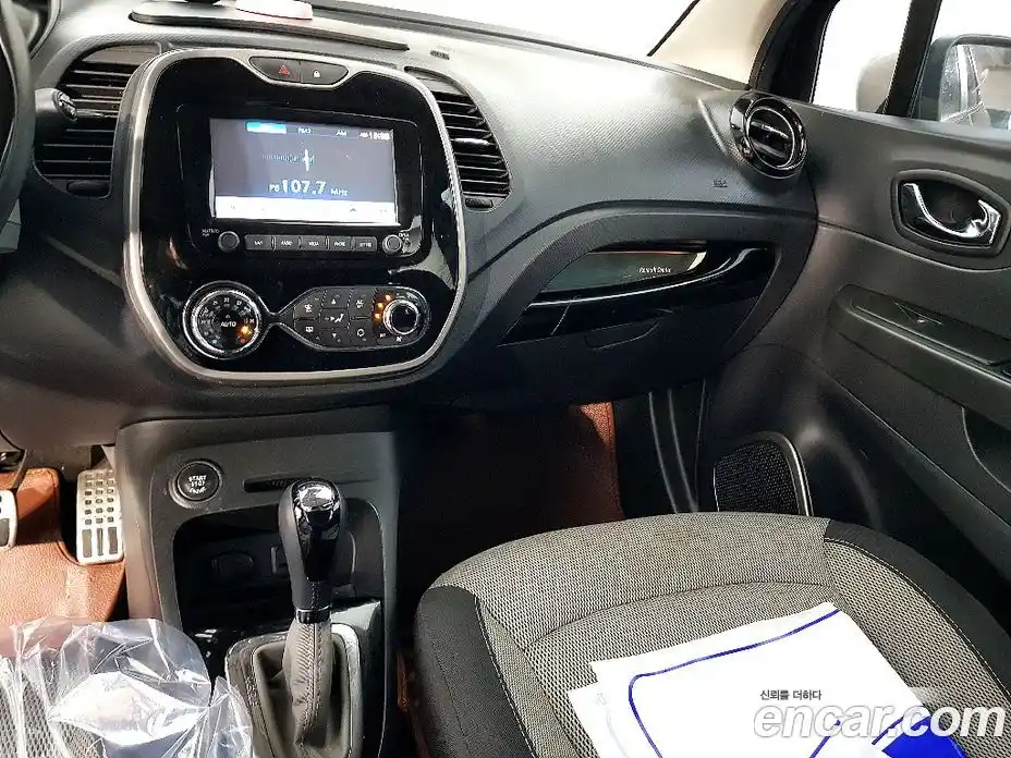 Renault QM3 2014 1.5 Автомат в Москве № 614192, фото 10