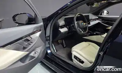 BMW 5-Series 2024 2.0 Автомат в Москве № 620956, миниатюра 9