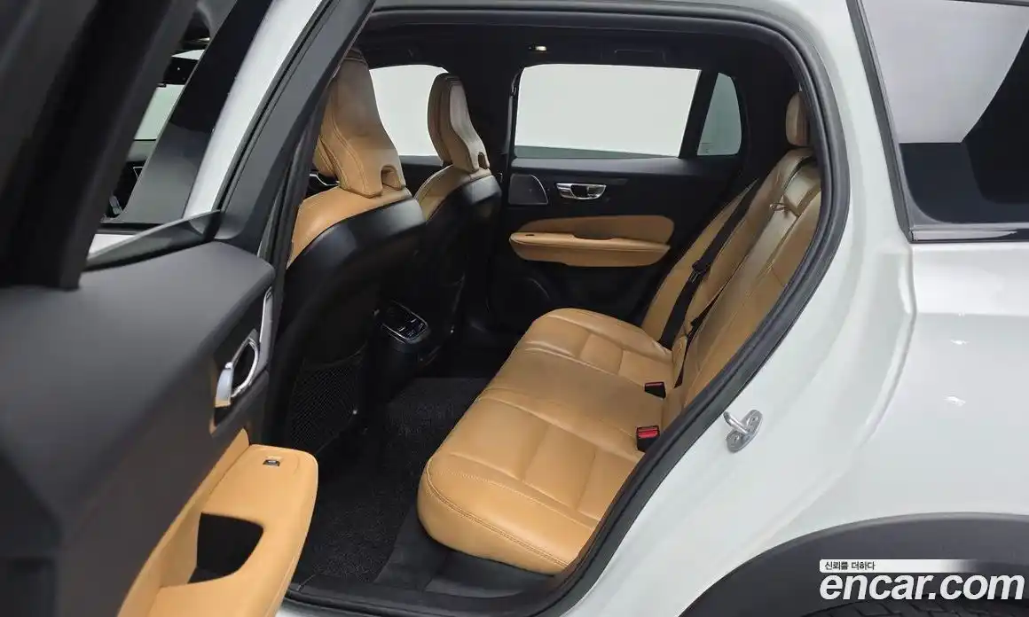 Volvo V60 2023 2.0 Автомат в Москве № 626180, фото 11