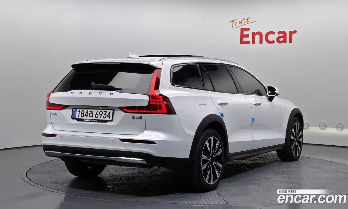 Volvo V60 2023 2.0 Автомат в Москве № 626180, фото 2