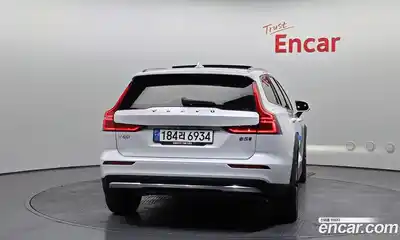 Volvo V60 2023 2.0 Автомат в Москве № 626180, миниатюра 4