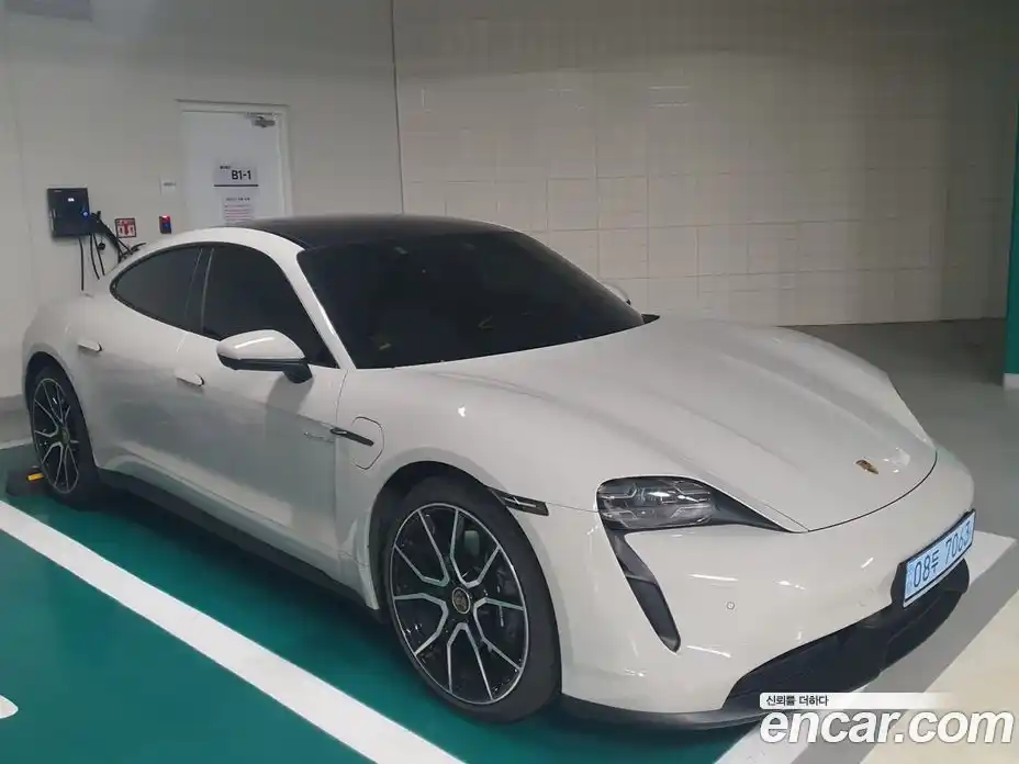 Porsche Taycan 2023 0.1 Автомат в Москве № 626621, фото 1