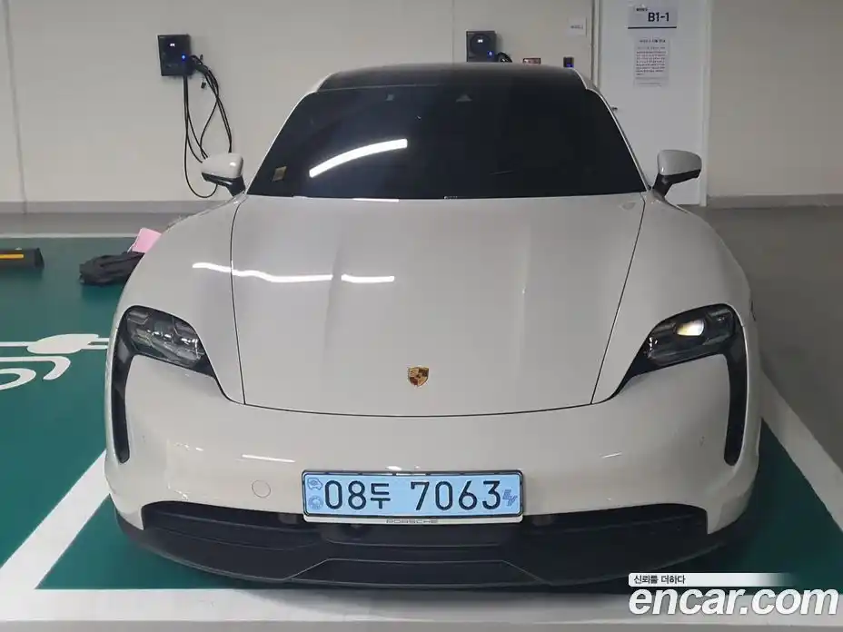 Porsche Taycan 2023 0.1 Автомат в Москве № 626621, фото 3