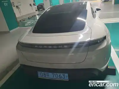 Porsche Taycan 2023 0.1 Автомат в Москве № 626621, миниатюра 4