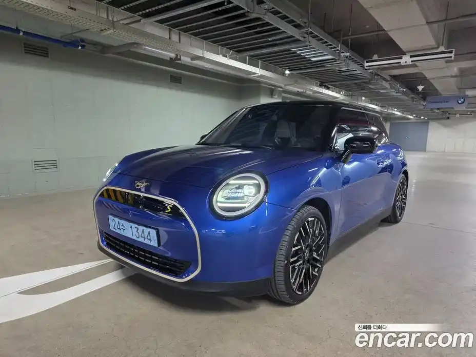 Mini Cooper 2024 Автомат в Москве № 628234, фото 1