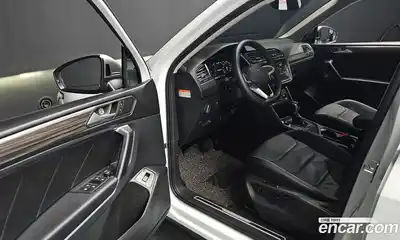 Volkswagen Tiguan 2023 2.0 Автомат в Москве № 628880, миниатюра 11