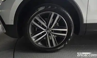 Volkswagen Tiguan 2023 2.0 Автомат в Москве № 628880, миниатюра 5