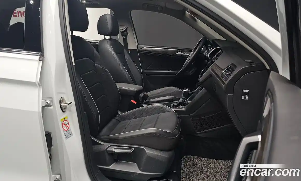 Volkswagen Tiguan 2023 2.0 Автомат в Москве № 628880, фото 10