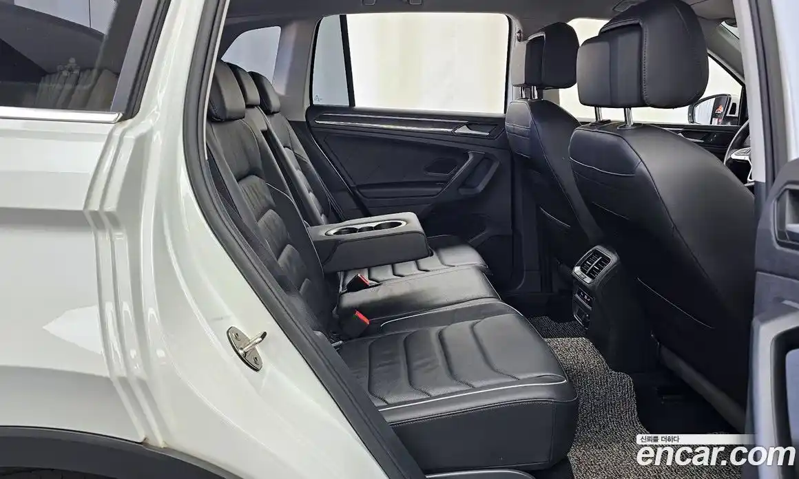 Volkswagen Tiguan 2022 2.0 Автомат в Москве № 628950, фото 12