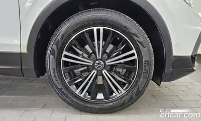 Volkswagen Tiguan 2022 2.0 Автомат в Москве № 628950, миниатюра 5