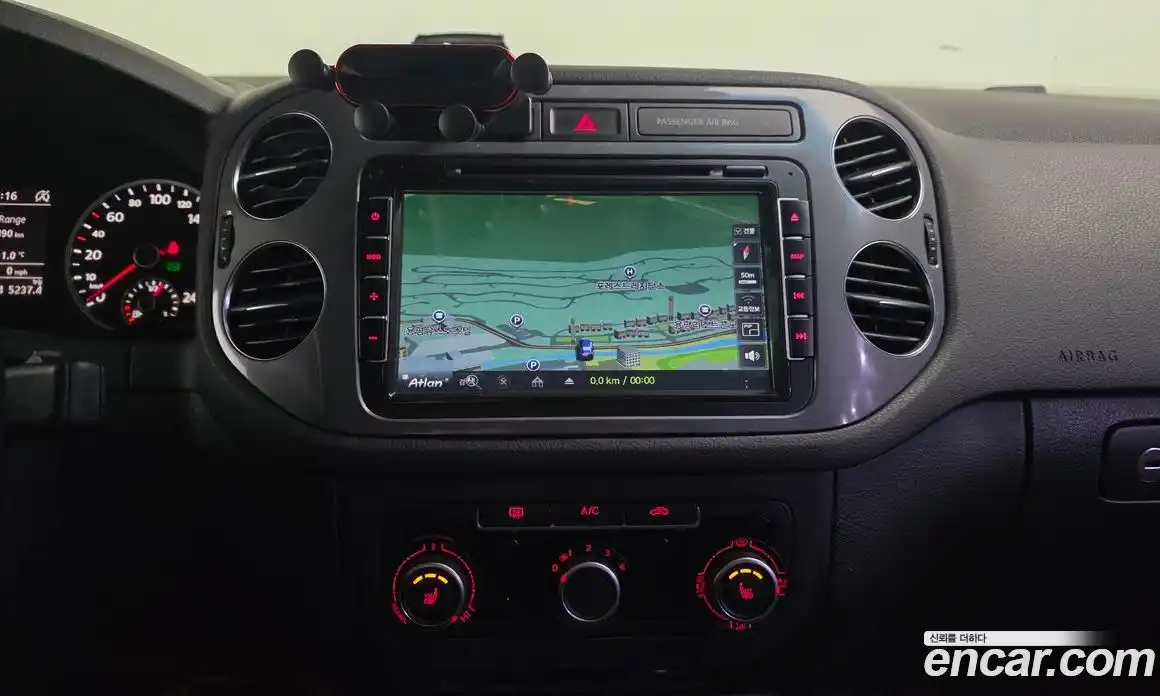 Volkswagen Tiguan 2015 2.0 Автомат в Москве № 629209, фото 14