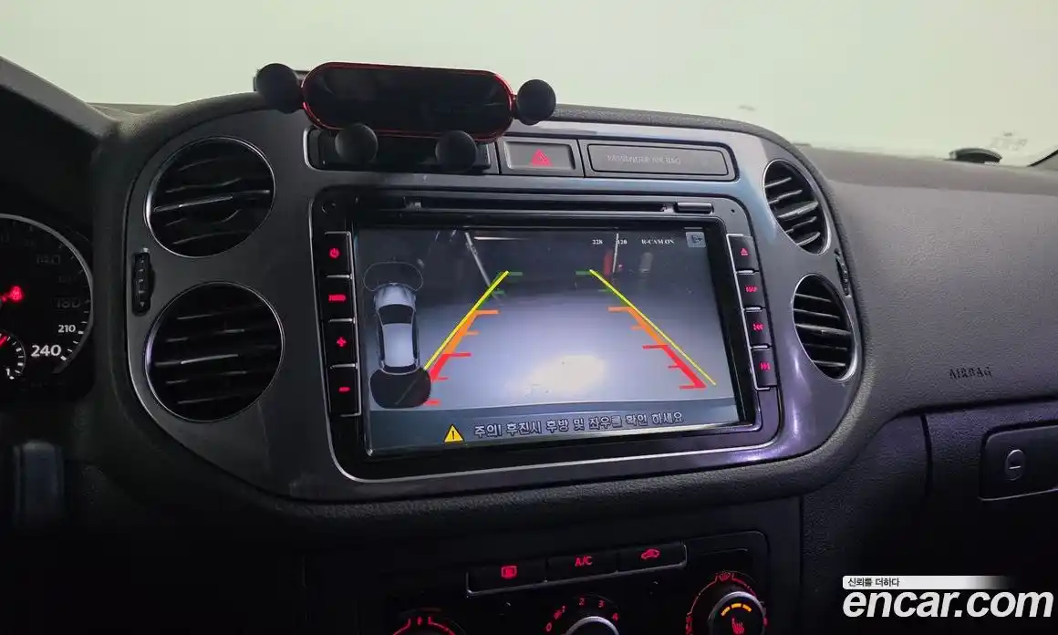 Volkswagen Tiguan 2015 2.0 Автомат в Москве № 629209, фото 15