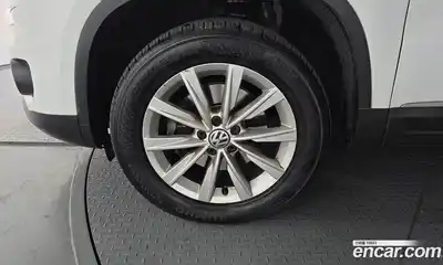 Volkswagen Tiguan 2015 2.0 Автомат в Москве № 629209, миниатюра 5