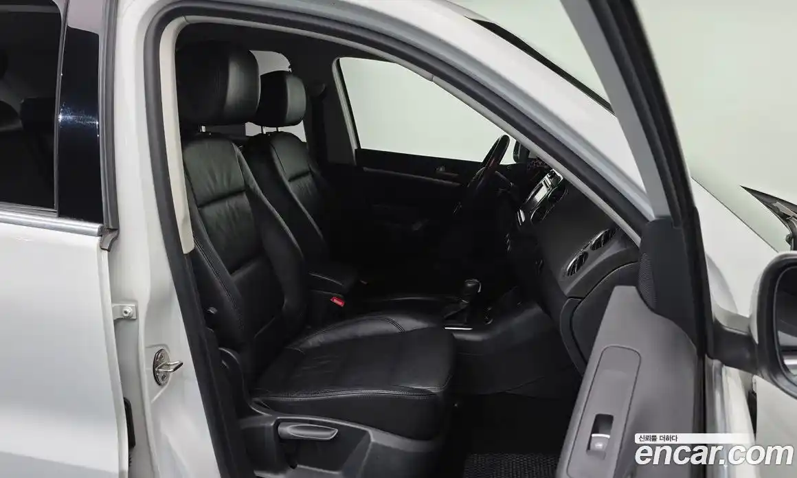 Volkswagen Tiguan 2015 2.0 Автомат в Москве № 629209, фото 10