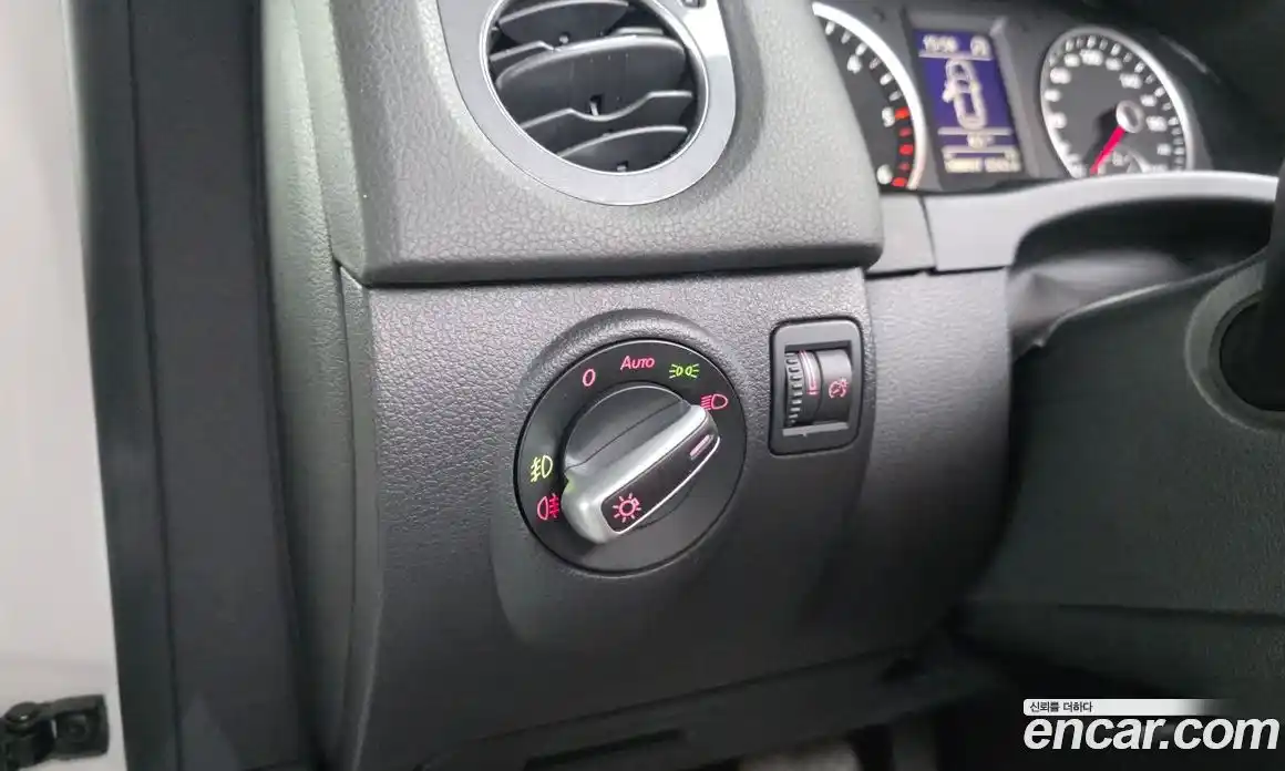 Volkswagen Tiguan 2013 2.0 Автомат в Москве № 629243, фото 18