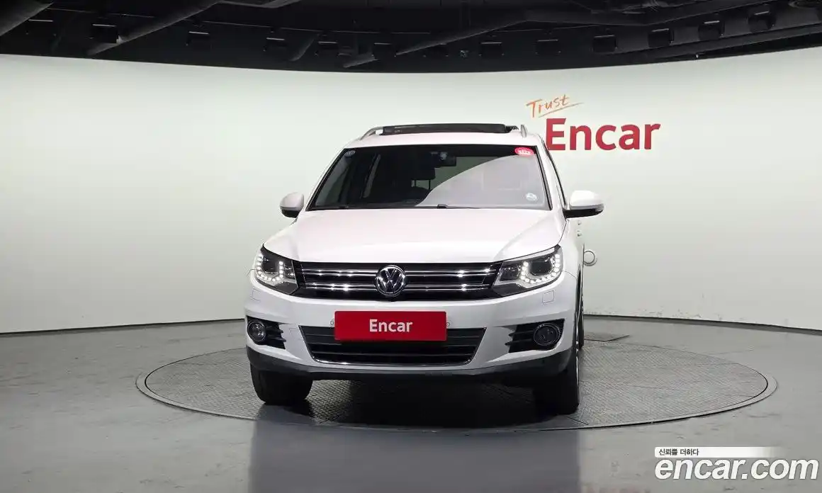 Volkswagen Tiguan 2013 2.0 Автомат в Москве № 629243, фото 3