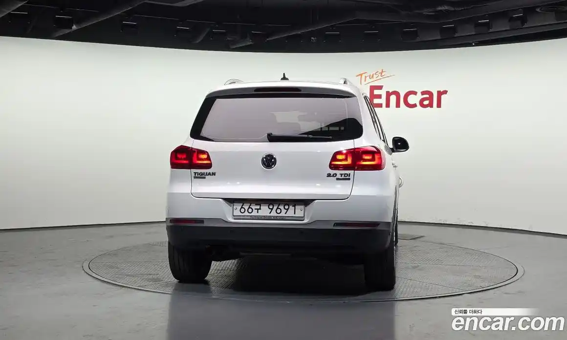 Volkswagen Tiguan 2013 2.0 Автомат в Москве № 629243, фото 4