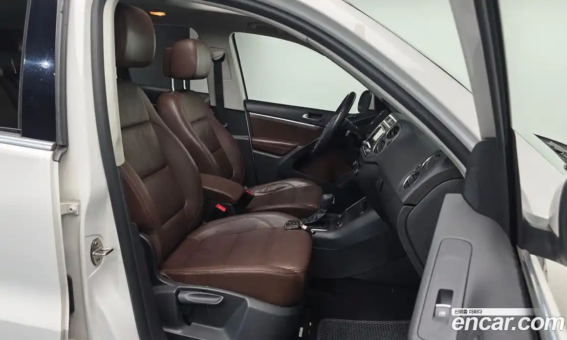 Volkswagen Tiguan 2013 2.0 Автомат в Москве № 629243, фото 10