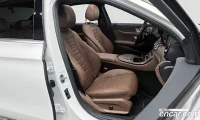 Mercedes-Benz E-Class 2021 2.0 Автомат в Москве № 195346, миниатюра 10