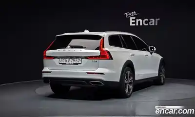 Volvo V60 2020 2.0 Автомат в Москве № 196946, миниатюра 2