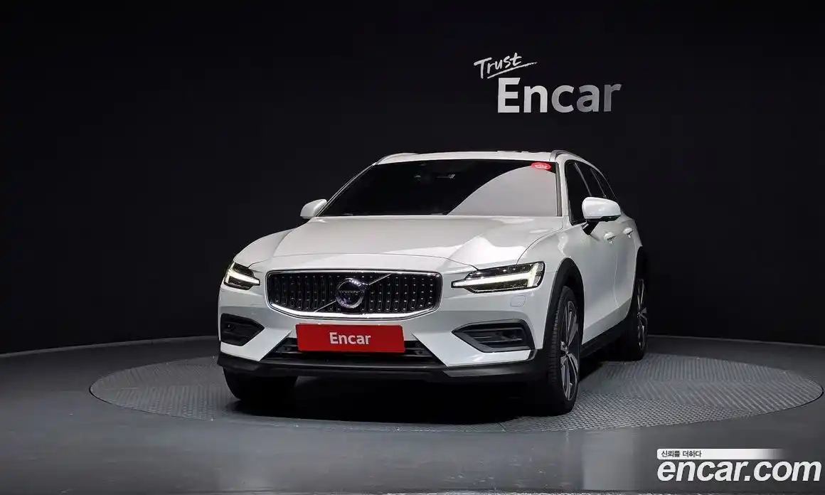 Volvo V60 2020 2.0 Автомат в Москве № 196946, фото 3