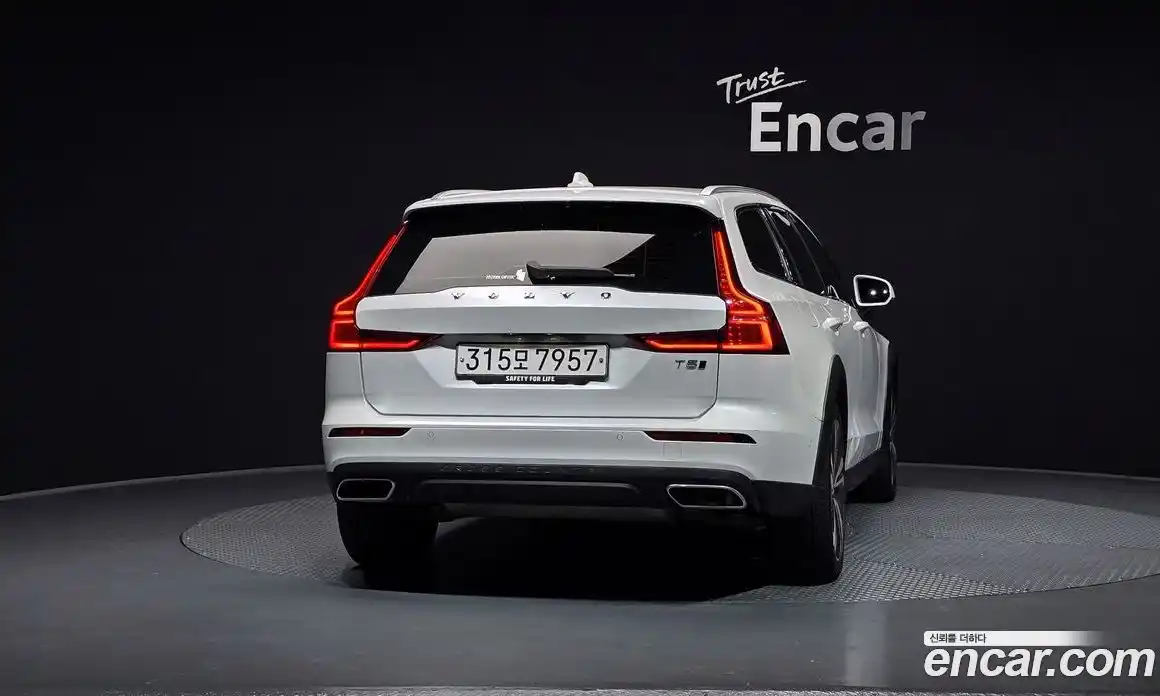 Volvo V60 2020 2.0 Автомат в Москве № 196946, фото 4