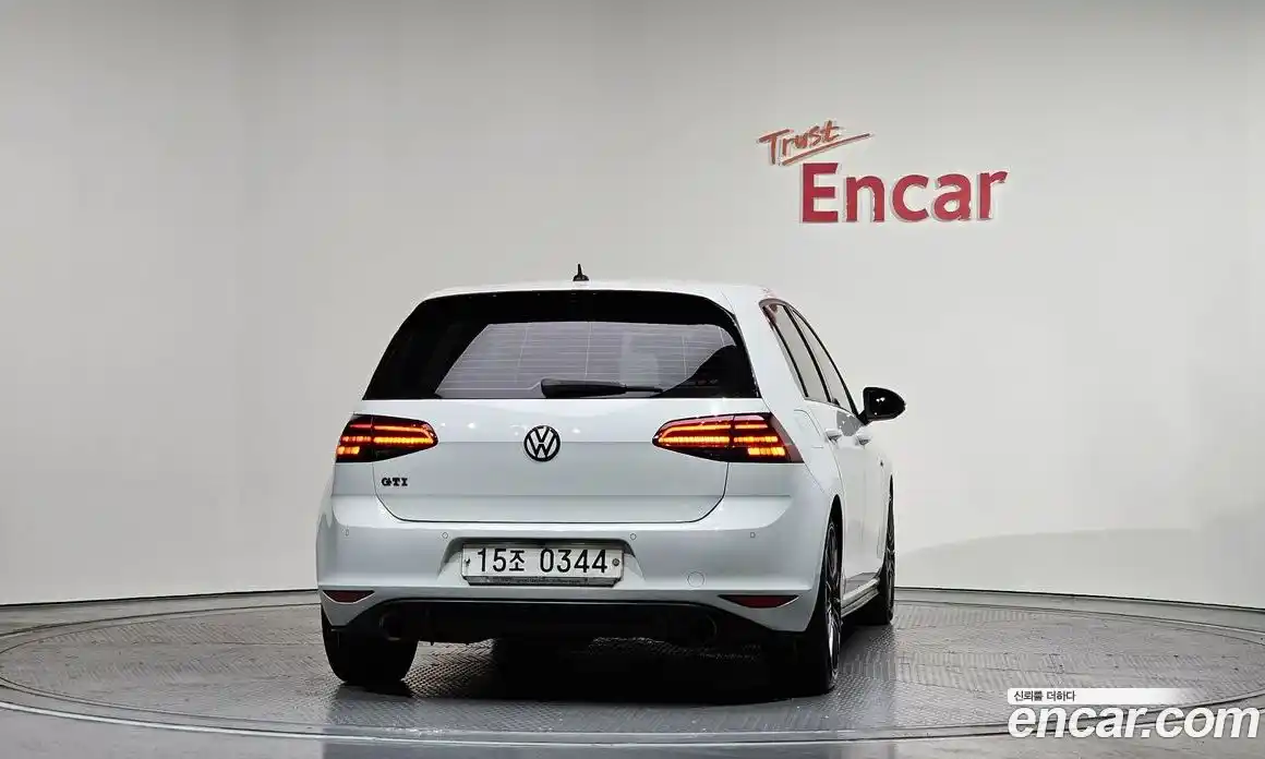 Volkswagen Golf 2016 2.0 Автомат в Москве № 199218, фото 4