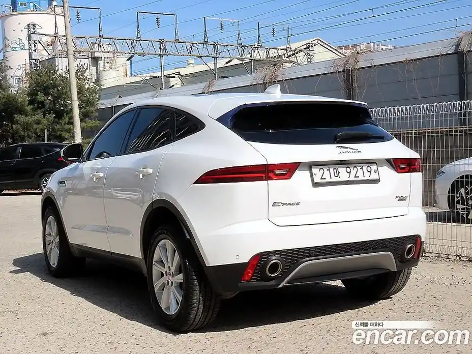 Jaguar E-Pace 2018 2.0 Автомат в Москве № 305185, фото 3