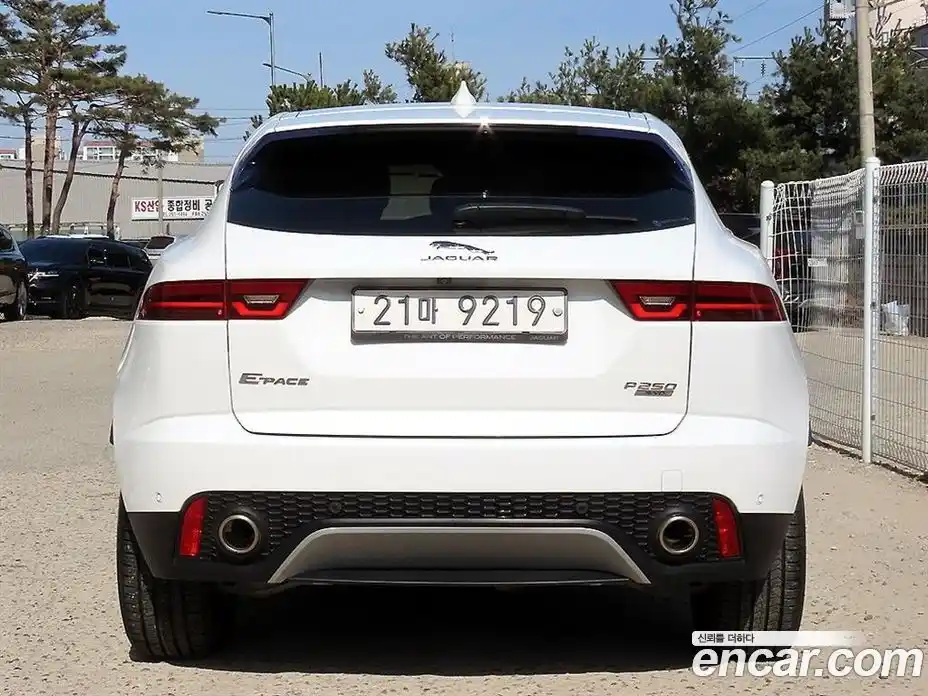Jaguar E-Pace 2018 2.0 Автомат в Москве № 305185, фото 4