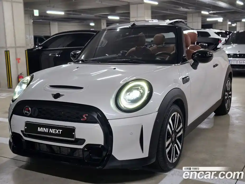 Mini Cooper Convertible 2024 2.0 Автомат в Москве № 354609, фото 1