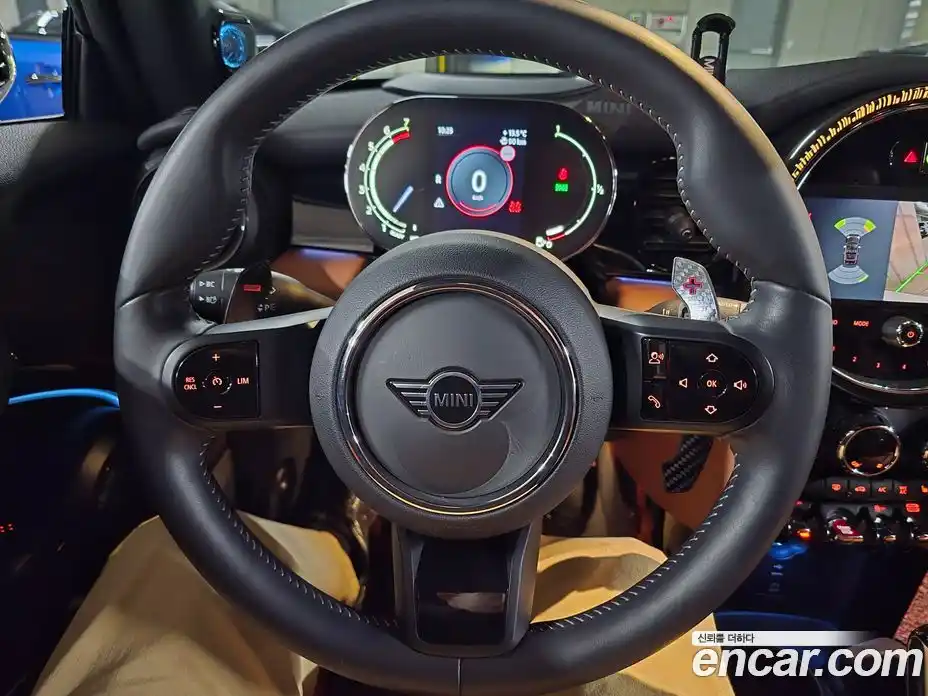 Mini Cooper Convertible 2024 2.0 Автомат в Москве № 354609, фото 14