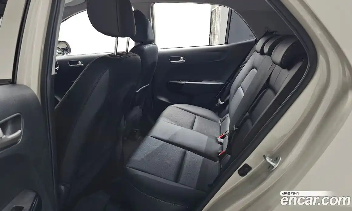 Kia Morning 2022 1.0 Автомат в Москве № 451644, фото 11