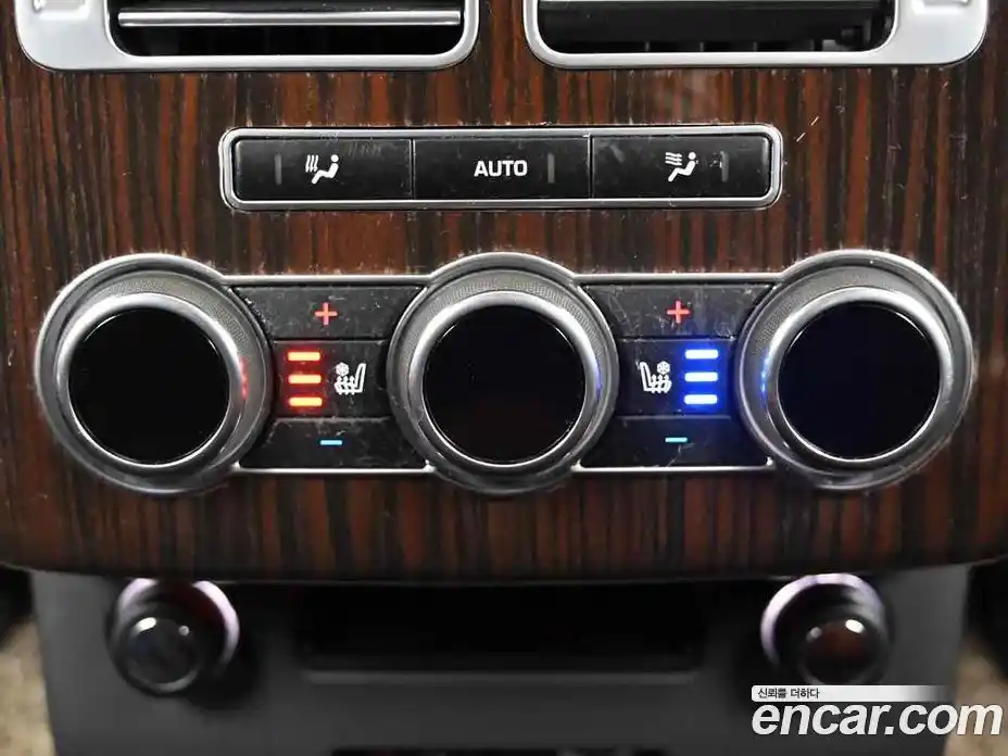 Land Rover Range-Rover 2015 4.4 Автомат в Москве № 471404, фото 16