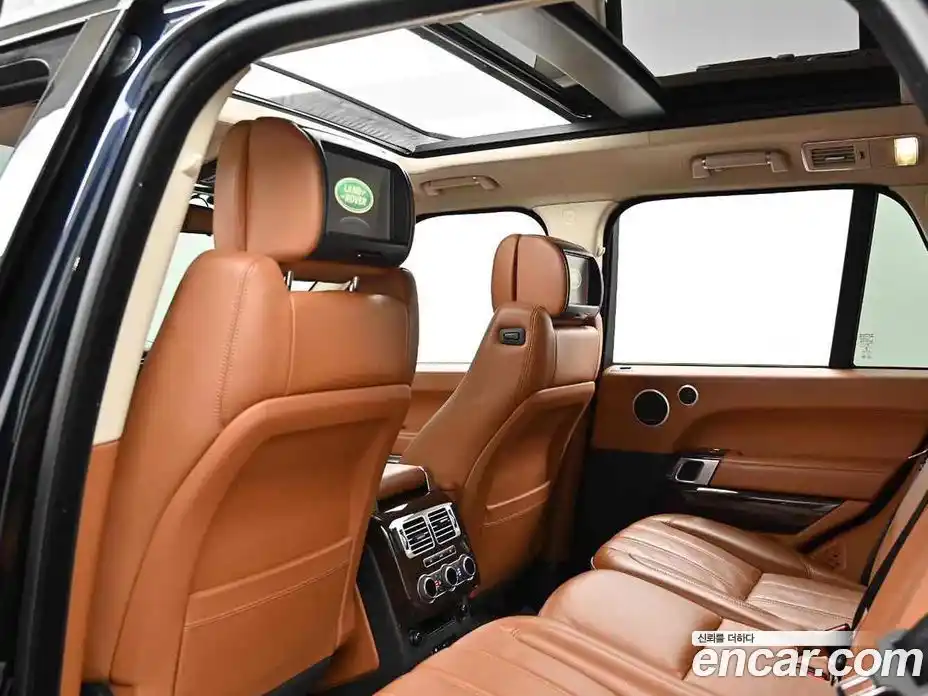 Land Rover Range-Rover 2015 4.4 Автомат в Москве № 471404, фото 17