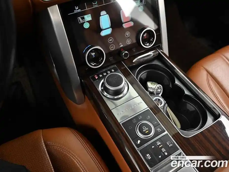 Land Rover Range-Rover 2015 4.4 Автомат в Москве № 471404, фото 9