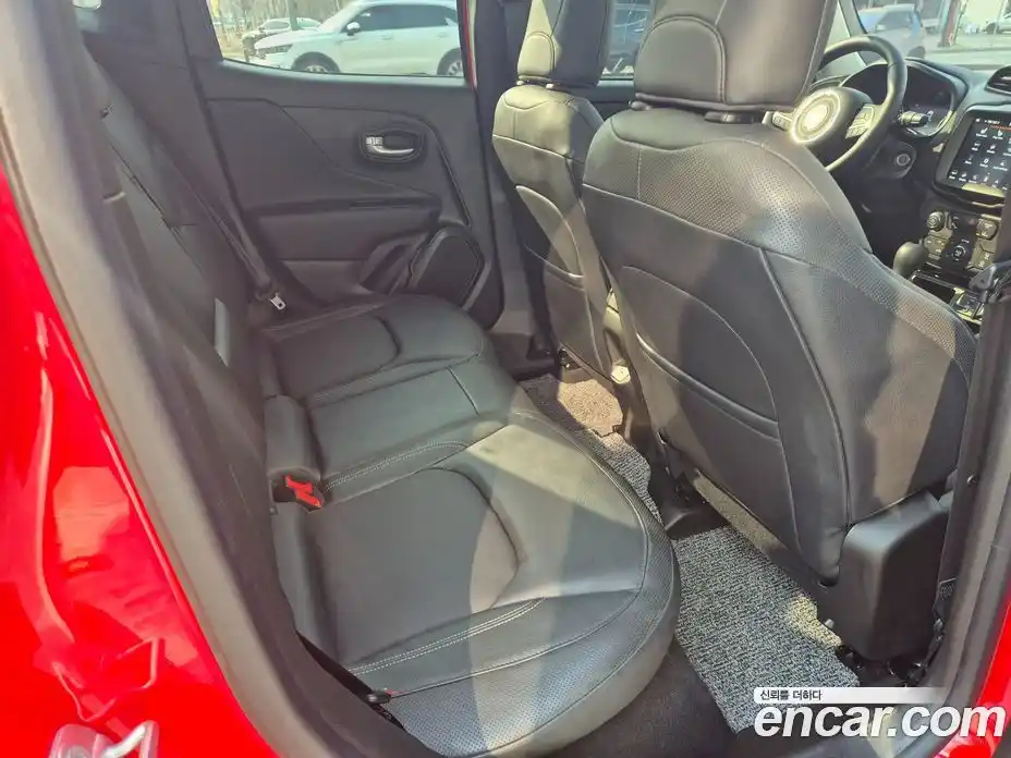 Jeep Renegade 2023 1.3 Автомат в Москве № 583082, фото 11