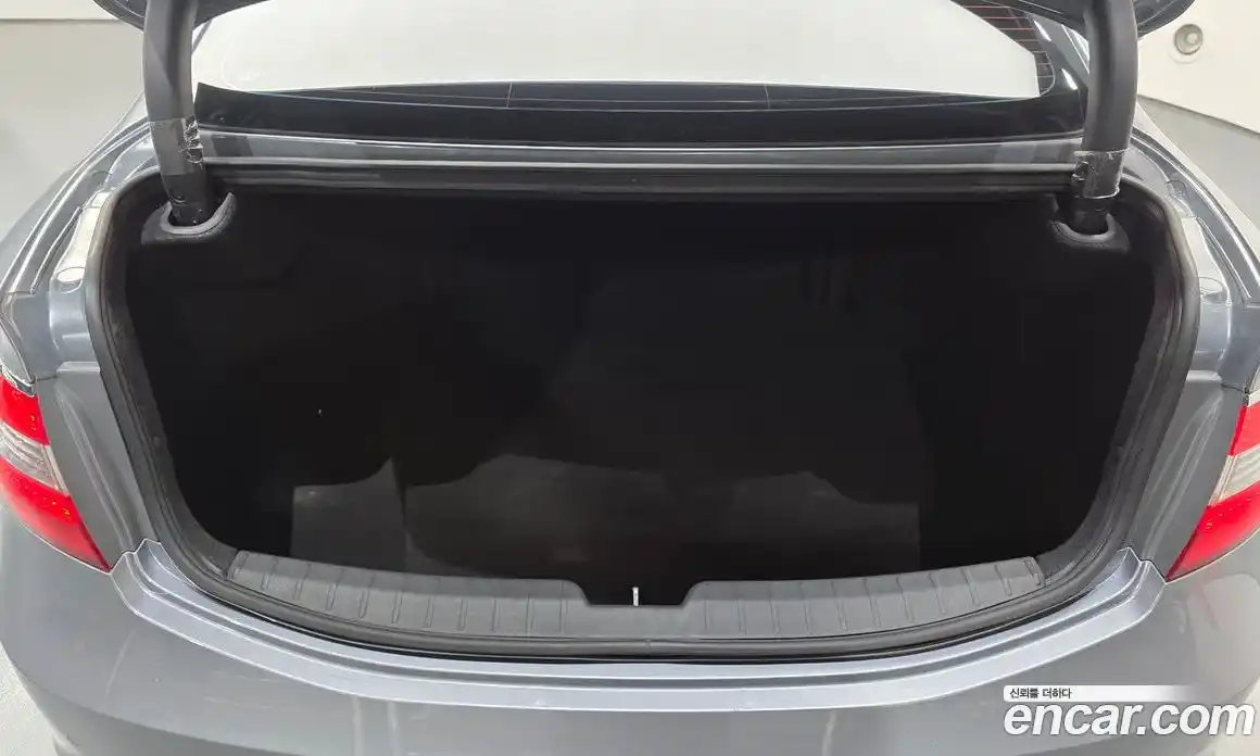 Hyundai Grandeur 2015 2.4 Автомат в Москве № 583632, фото 20