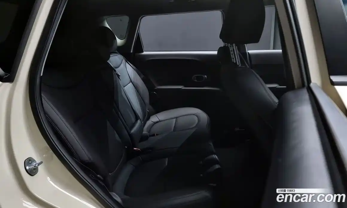 Kia Soul 2016 1.6 Автомат в Москве № 585931, фото 12