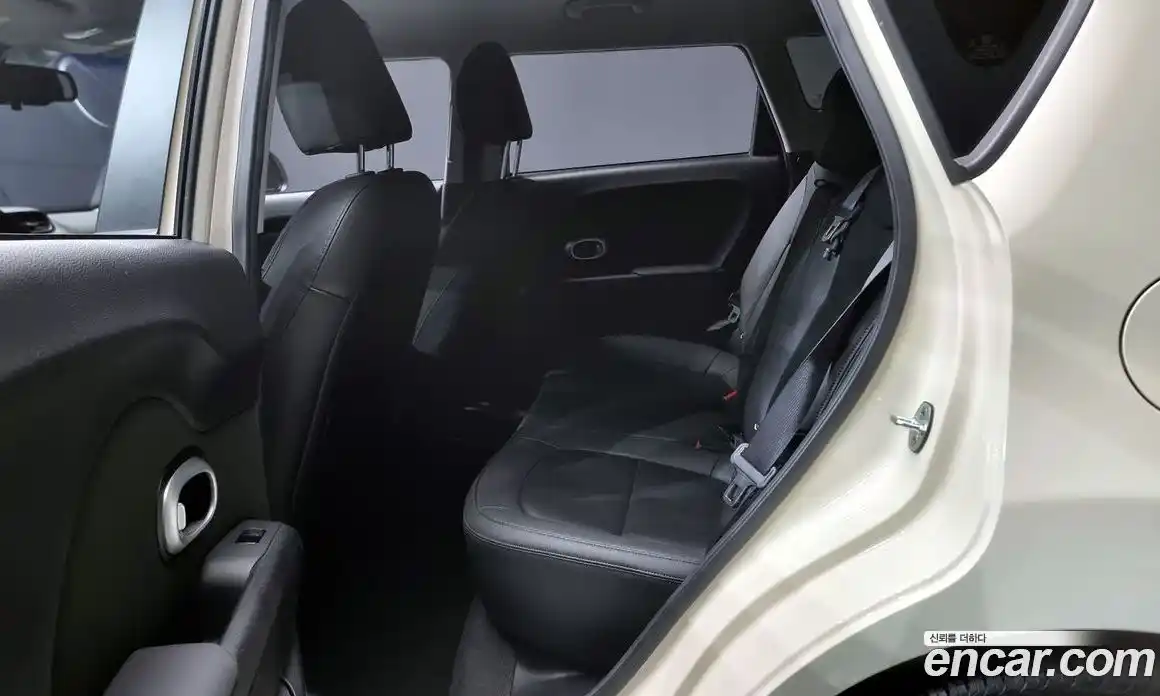 Kia Soul 2016 1.6 Автомат в Москве № 585931, фото 13