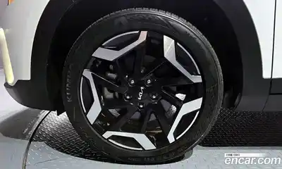 Kia Seltos 2023 1.6 Автомат в Москве № 586440, миниатюра 5