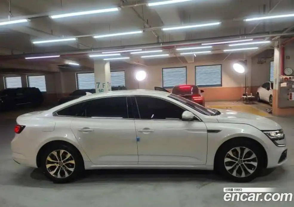 Renault SM6 2022 1.3 Автомат в Москве № 586796, фото 12