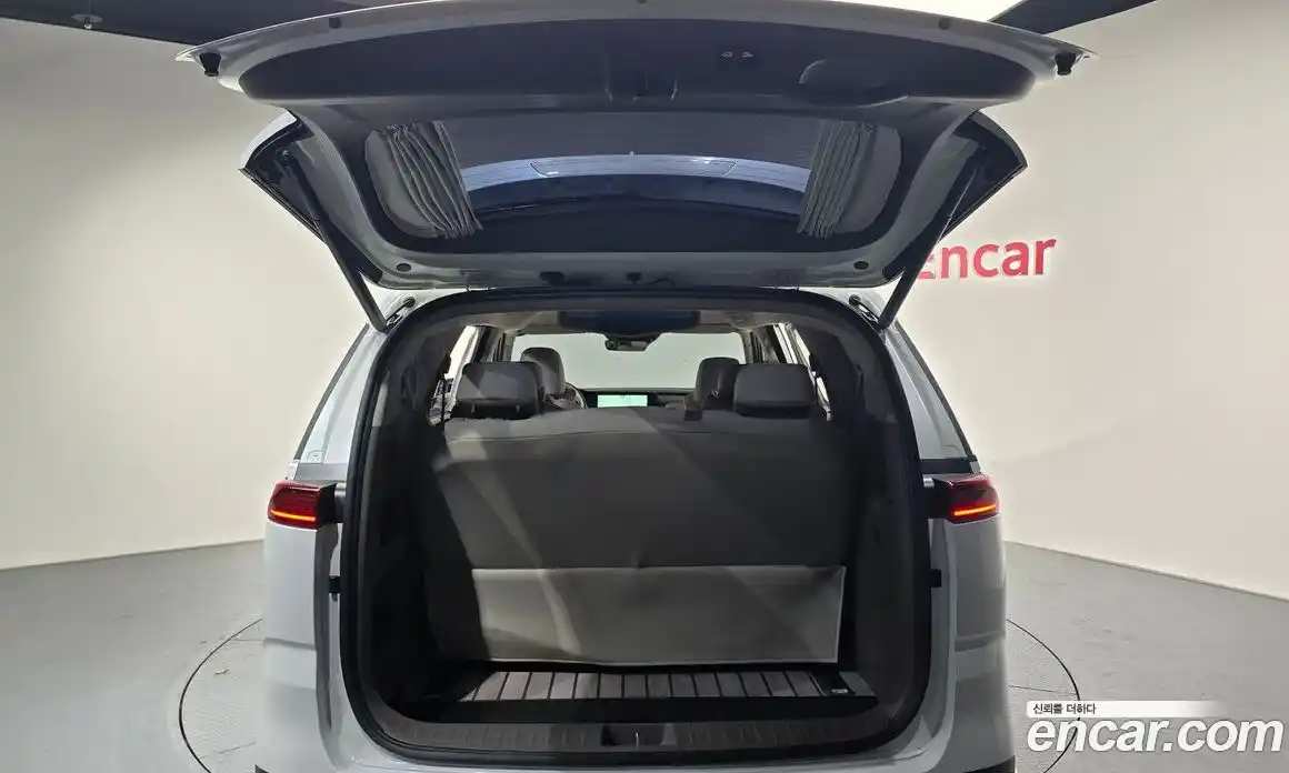 Kia Canival 2023 3.5 Автомат в Москве № 586874, фото 20