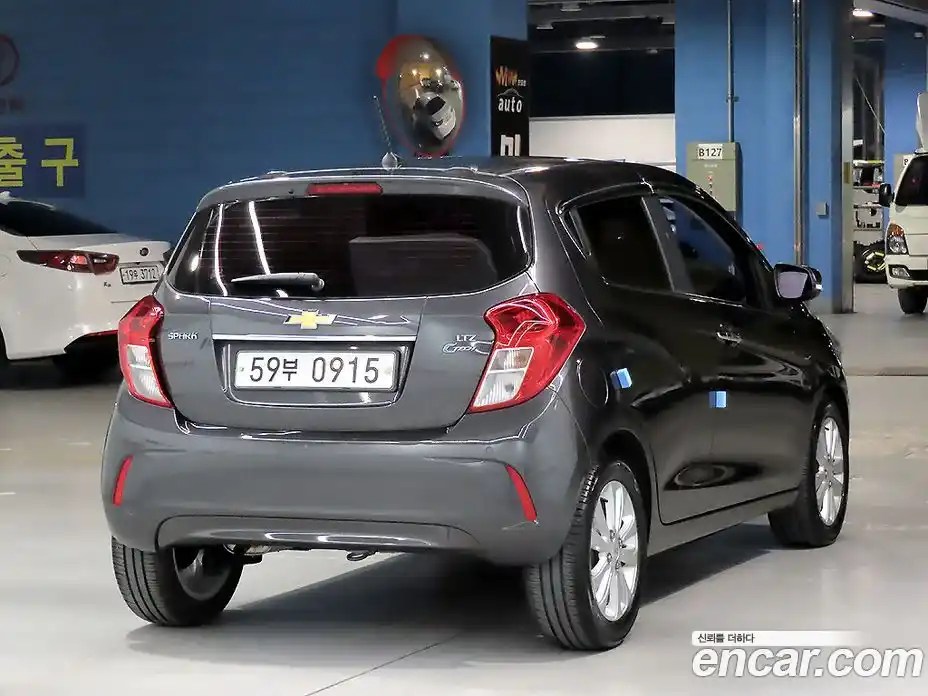 Chevrolet Spark 2016 1.0 Автомат в Москве № 589848, фото 2