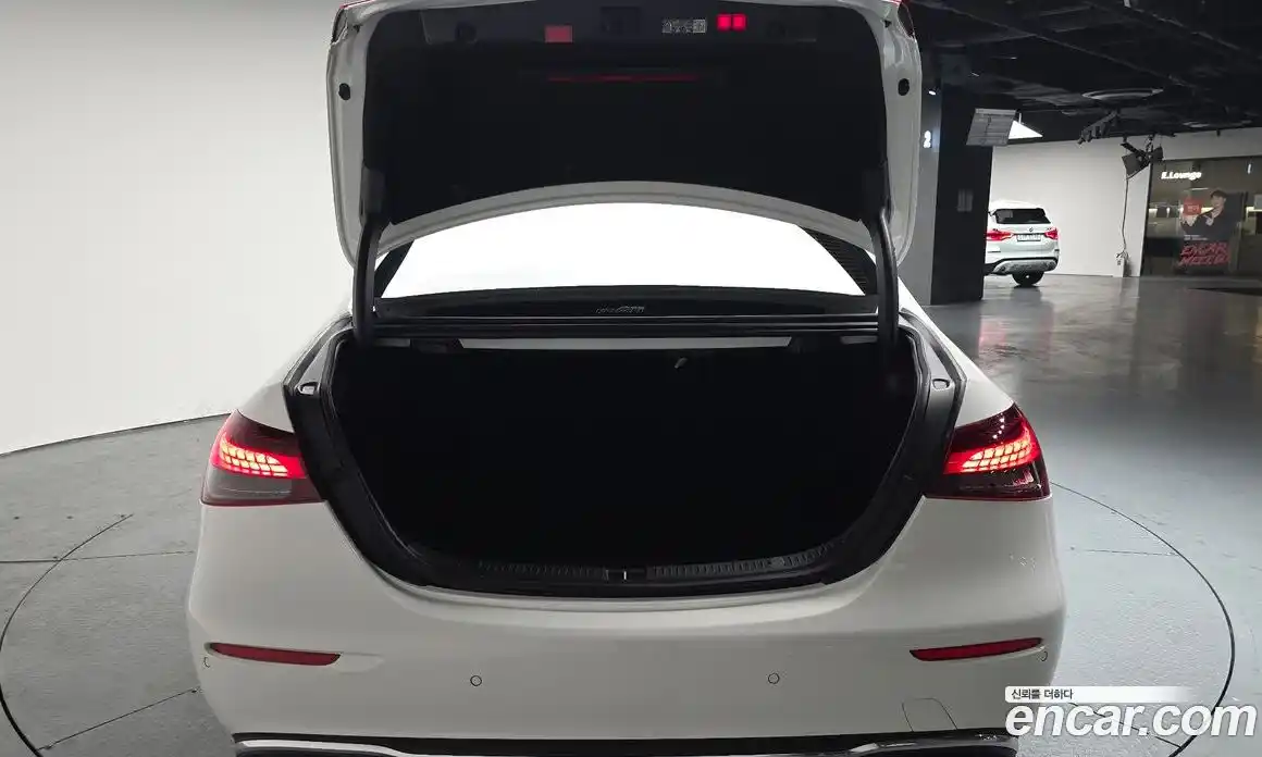 Mercedes-Benz E-Class 2023 2.0 Автомат в Москве № 591844, фото 19