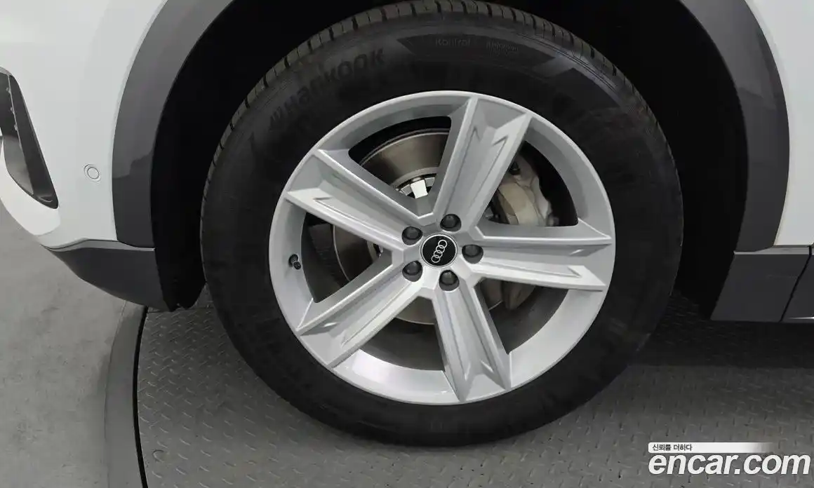 Audi Q8 2021 3.0 Автомат в Москве № 593009, фото 5