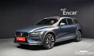 Volvo V60, 2023