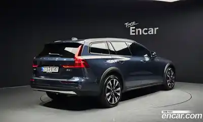 Volvo V60 2023 2.0 Автомат в Москве № 593604, миниатюра 2