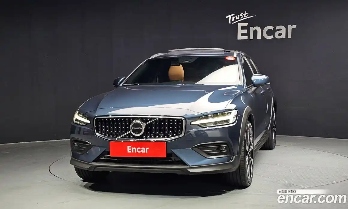 Volvo V60 2023 2.0 Автомат в Москве № 593604, фото 3